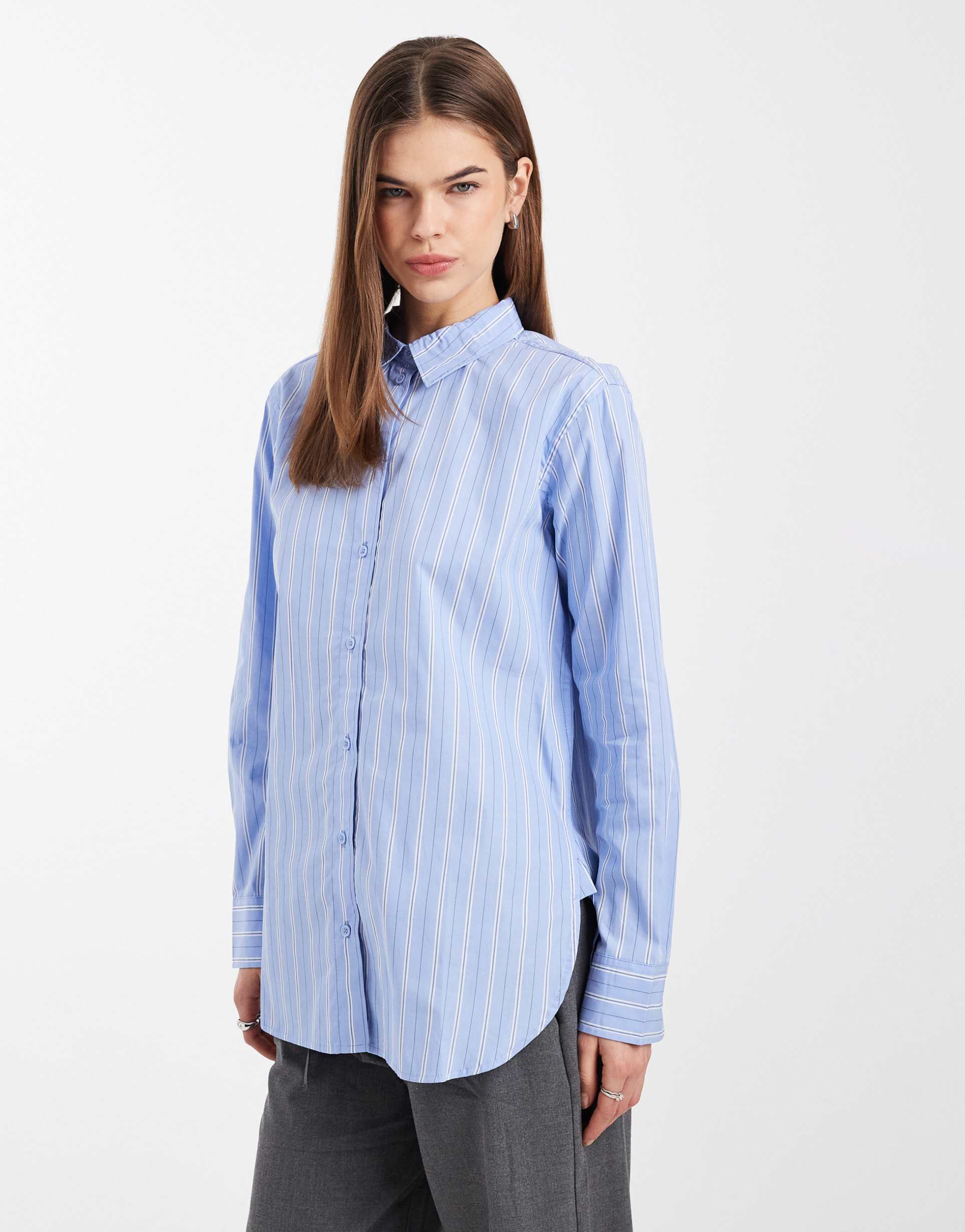 vero moda oversized cotton oxford shirt in hydrangea blue striped print