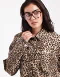 [Vero Moda] Vero Moda oversized denim jacket in washed leopard print-Multi XL Silver Mink LEO
