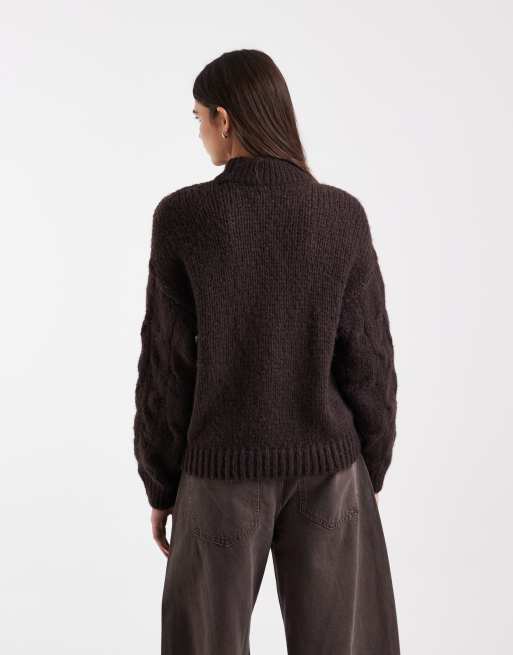 Vero Moda oversized højhalset fluffy kabelstrikket trøje i chokoladebrun, 3 af 4