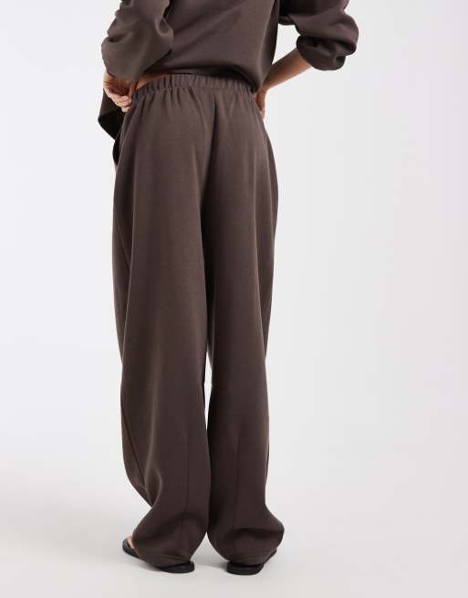 Vero Moda oversized joggingbroek met ballonpijpen als co-ord set in donkerbruin, 4 van 5