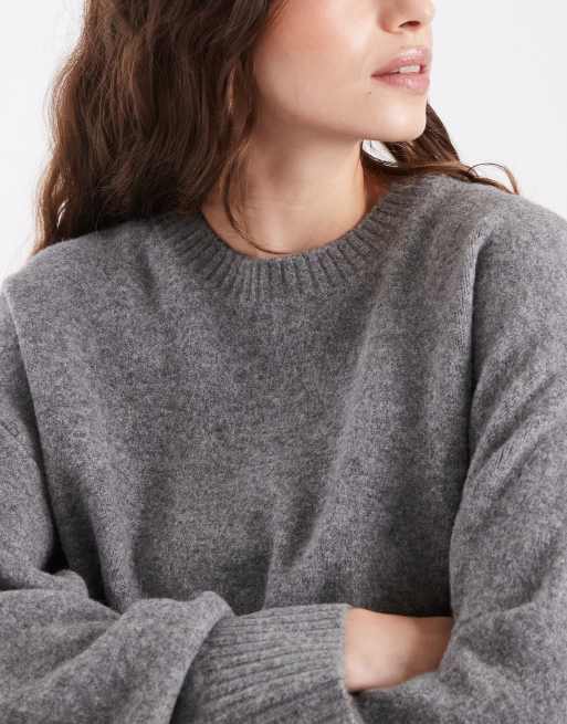 Vero Moda oversized knitted o-neck jumper in medium grey melange, 2 of 4