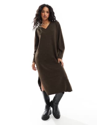 Vero Moda Vero Moda oversized knitted v neck midi dress in chocolate brown