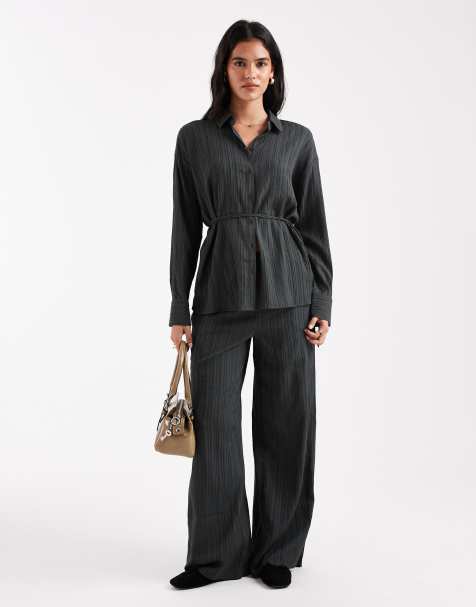 Vero Moda - Oversized plissé overhemd met strikceintuur in de taille en broek met wijde pijpen in antracietgrijs - view 1