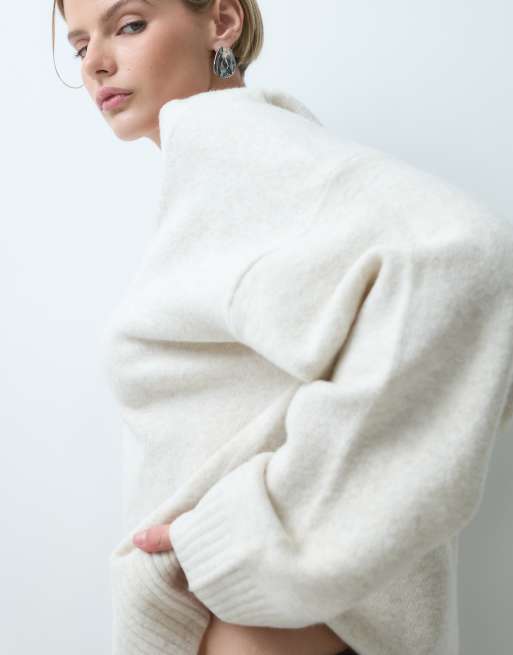 Vero Moda overszied knitted v-neck jumper in cream, 3 of 5