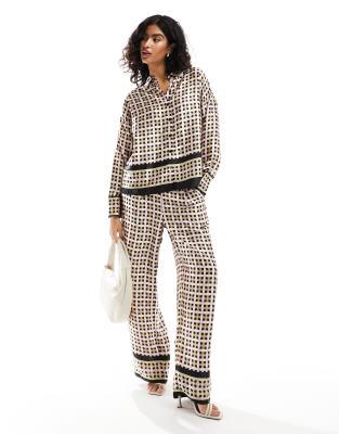 pajama shirt in geo print - part of a set-Multi