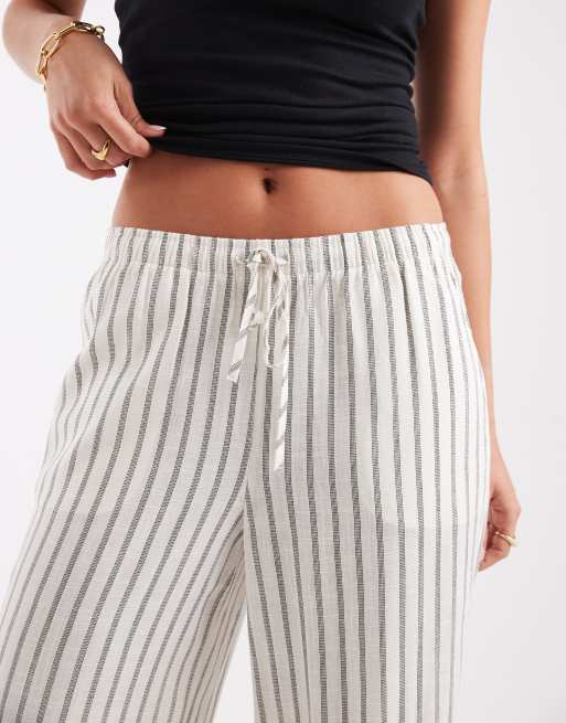 Vero Moda - Pantalon ample aspect lin rayé avec taille à cordon de serrage - Crème, 2 de 5