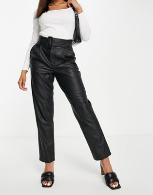 Pantalons et leggings Vero Moda - Pantalon cigarette en imitation cuir avec ceinture à la taille - Noir