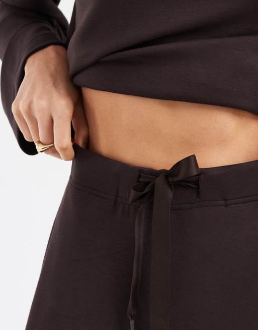 Vero Moda - Pantalon de jogging d'ensemble ultra doux et ample avec liens noués à la taille - Marron chocolat, 4 de 5