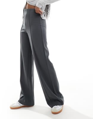 Vero Moda - Pantalon large plissé sur le devant - Gris