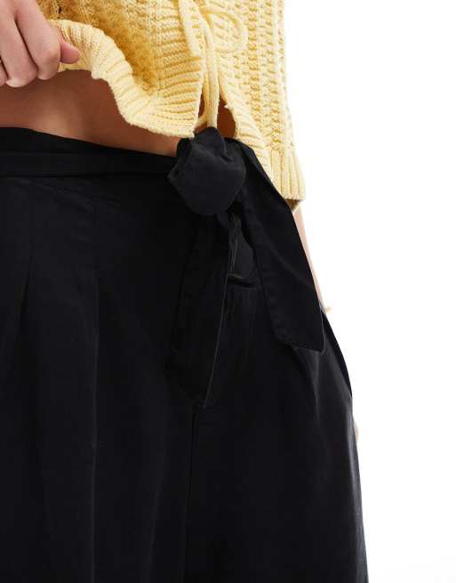 Vero Moda - Pantaloncini ampi neri a vita alta con lacci, 3 di 5