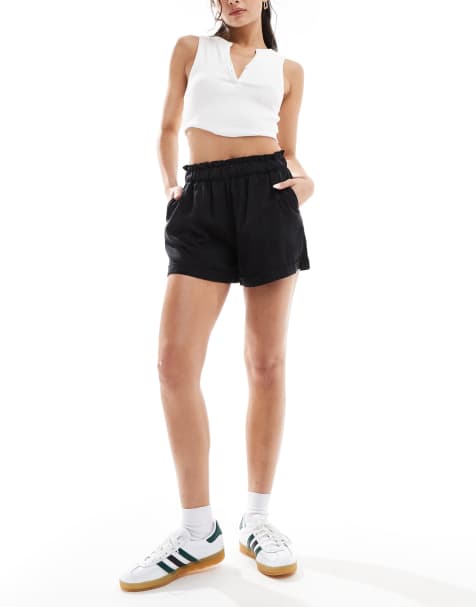 Vero Moda - Pantaloncini con fascia in vita neri effetto seta - view 1