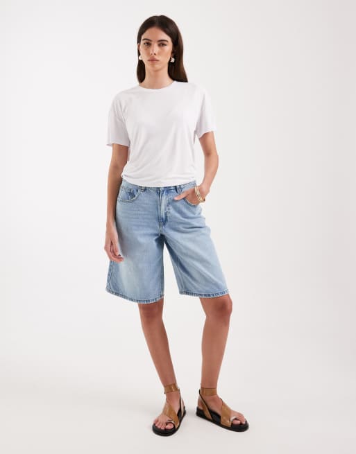 Vero Moda - Pantaloncini di jeans taglio lungo a fondo ampio blu chiaro