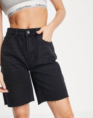 Vero Moda longline denim shorts with raw hem in black - ASOS Price Checker