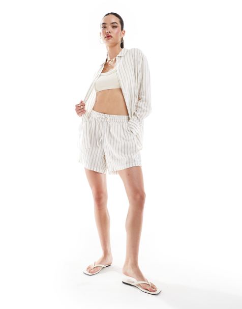 Vero Moda - Pantaloncini svasati e ampi in misto lino bianchi a righe marroni in coordinato - view 1