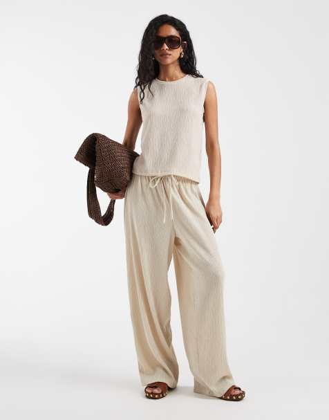 Vero Moda - Pantalones color piedra plisados de pernera barrel de tejido texturizado (parte de un conjunto) - view 1