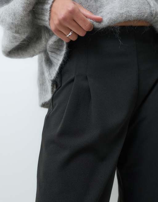 Vero Moda pantalones de pernera ancha plisados de cintura alta en negro, 4 de 5