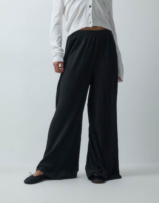 Vero Moda pantalones de pernera ancha plisados en negro, 2 de 5