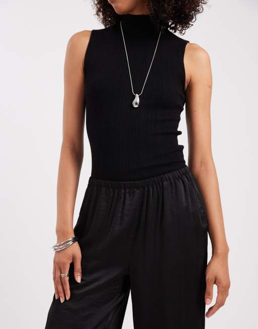 Vero Moda pantalones de pernera ancha texturizados en negro, 3 de 5