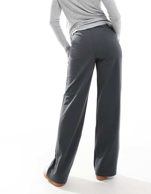 Vero Moda - Pantaloni a fondo ampio grigi con pieghe sul davanti, 4 di 5