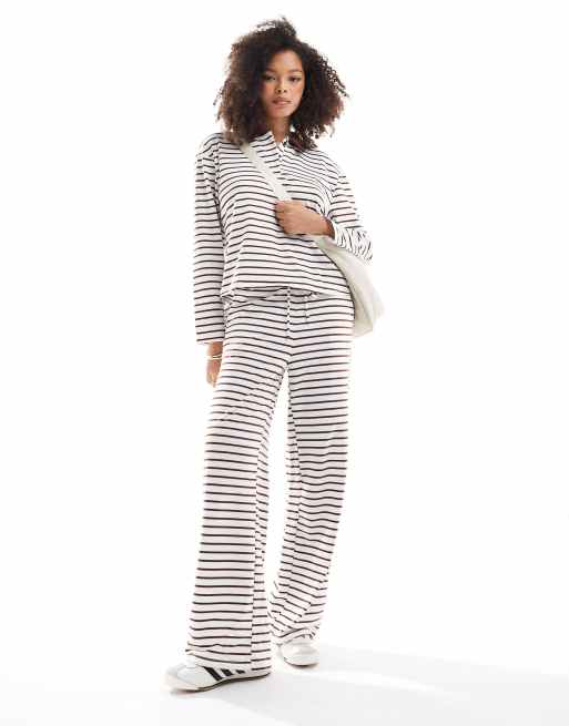 Vero Moda - Pantaloni a fondo ampio in jersey color crema e marrone a righe in coordinato