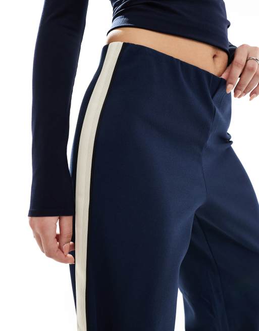 Vero Moda - Pantaloni con fondo ampio blu navy con riga laterale, 2 di 5