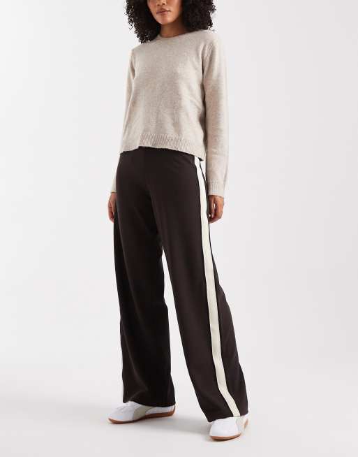 Vero Moda - Pantaloni larghi color marrone cioccolato con riga laterale