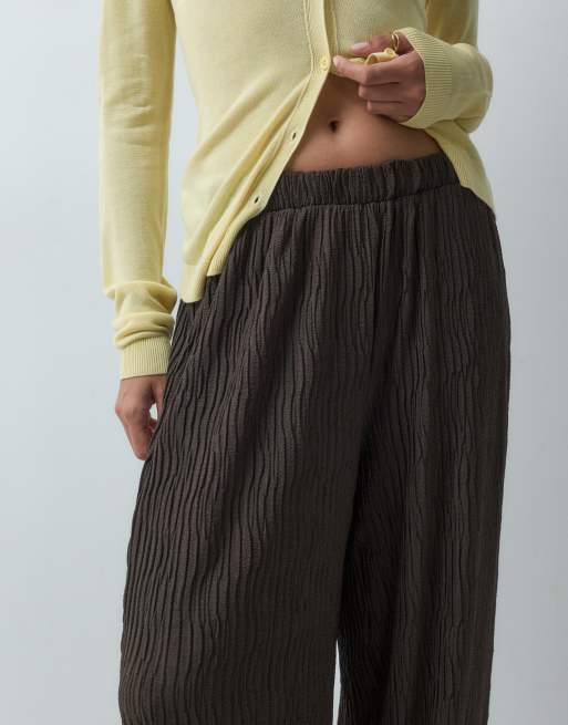 Vero Moda pantaloni plissé a gamba ampia marroni, 4 di 5