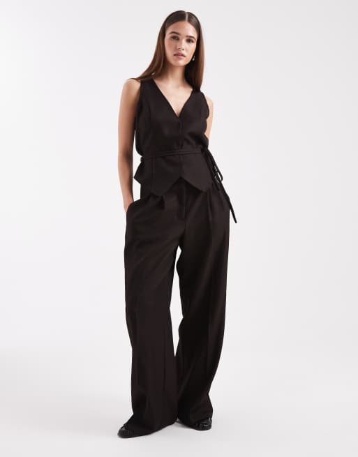 Vero Moda - Pantaloni sartoriali a fondo ampio color cioccolato con pieghe sul davanti in coordinato