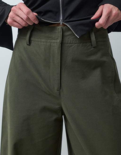 Vero Moda pantaloni sartoriali barrel leg strutturati verde scuro, 4 di 5