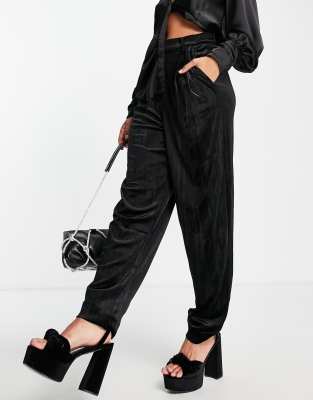 Vero Moda - Pantaloni sartoriali in velluto, colore nero in coordinato