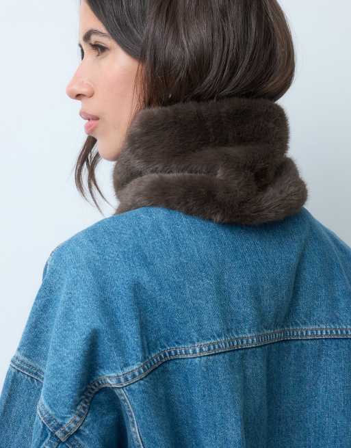 Vero Moda pañuelo triangular grande de pelo marrón, 2 de 3