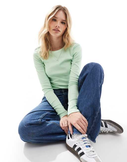 Vero Moda – Pastellgrön, smalribbad topp i liten design med långa ärmar, 3 av 4
