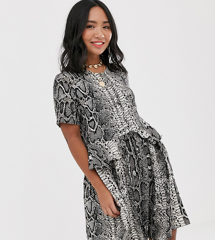 Vero Moda - Petite - Aangerimpelde jurk met knopen en slangenprint-Multi