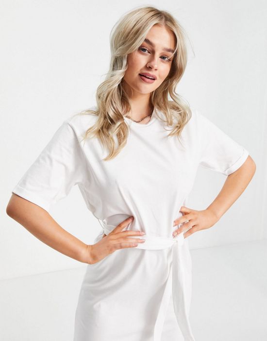 https://images.asos-media.com/products/vero-moda-petite-aware-cotton-t-shirt-midi-dress-with-belted-waist-in-white/23855382-3?$n_550w$&wid=550&fit=constrain