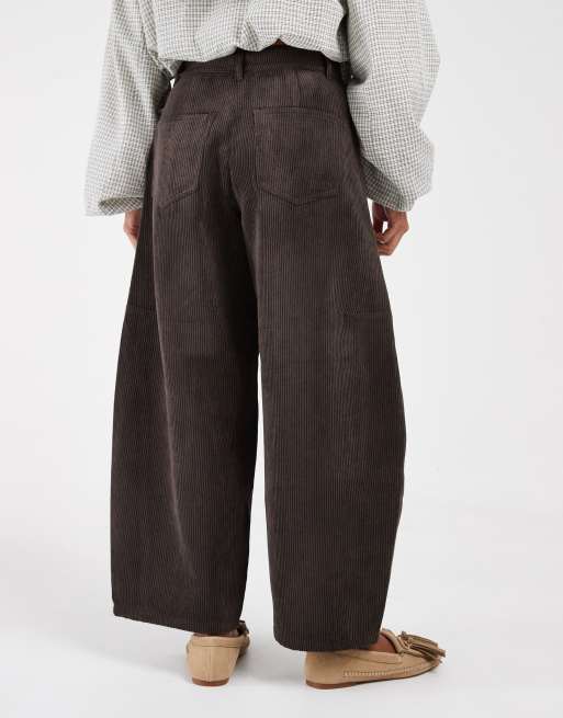 Vero Moda Petite barrel leg corduory pants in chocolate brown, 5 of 5