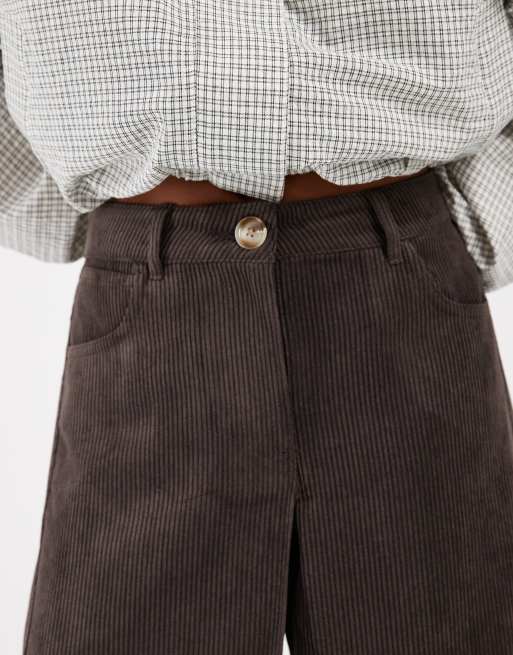 Vero Moda Petite barrel leg corduory trouser in chocolate brown, 4 of 5