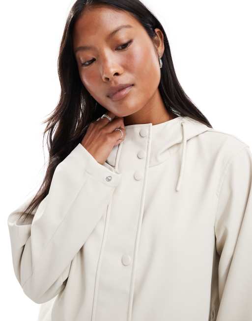 Vero Moda Petite – Beschichtete Regenjacke in Moonbeam Stone mit Kapuze, 2 von 4