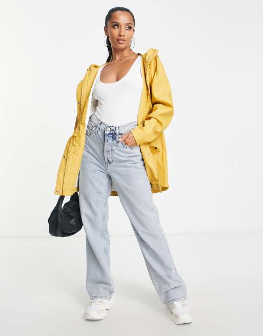Vero Moda Petite – Beschichteter Regen-Trenchcoat in Gelb ASOS