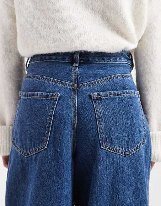 Vero Moda Petite – Billie – Barrel-Leg-Jeans in mittelblauer Waschung mit hohem Bund, 4 von 5