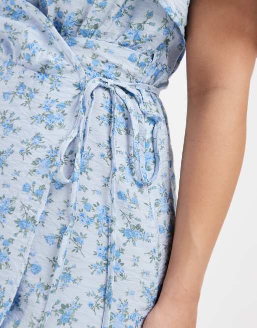 Vero Moda Petite – Blå, blommig miniklänning med utsvängda ärmar och omlottdesign framtill, 2 av 4