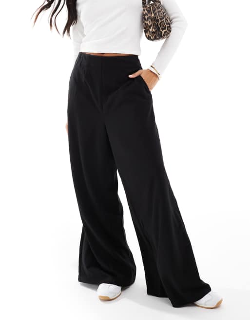 Vero Moda Petite - Broek van jersey crêpestof met super wijde pijpen in zwart