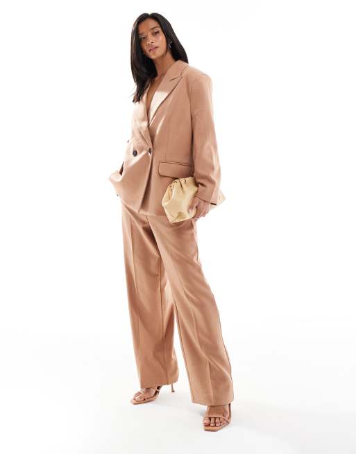 Vero Moda Petite – Bruna, figursydda byxor med vida ben och fiskbensmönster, del av set