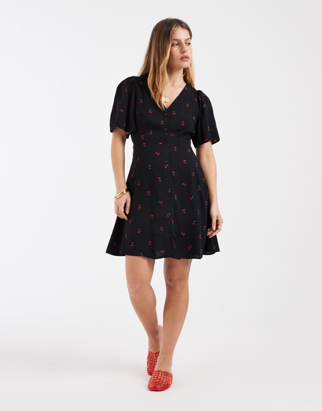 black cherry mini dress Vero Moda - Petite Button Up Skater - Women - Viscose - M Men's Size:9 Her namesake brand officially COLOR::warm-browns Vintamour Women's Black N