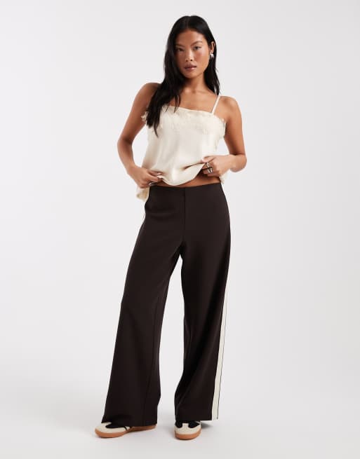 Vero Moda Petite – Chokladbruna, lediga byxor i dra på-stil med sidoränder, 2 av 5