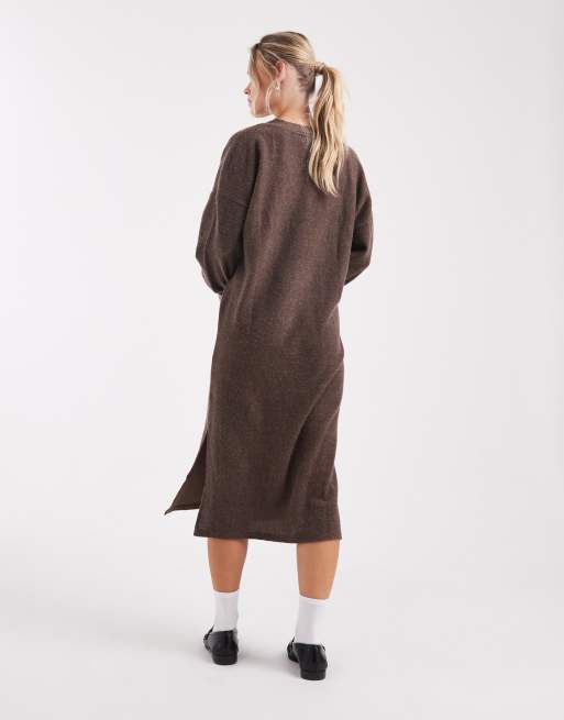 Vero Moda Petite - Chokoladebrun meleret blød ribstrikket midikjole med V-hals, 4 af 4