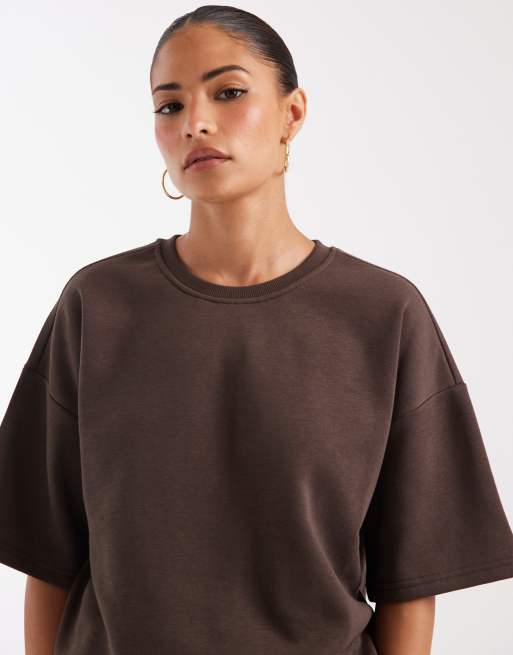 Vero Moda Petite - conjunto oversize de camiseta sudadera en marrón chocolate, 3 de 4