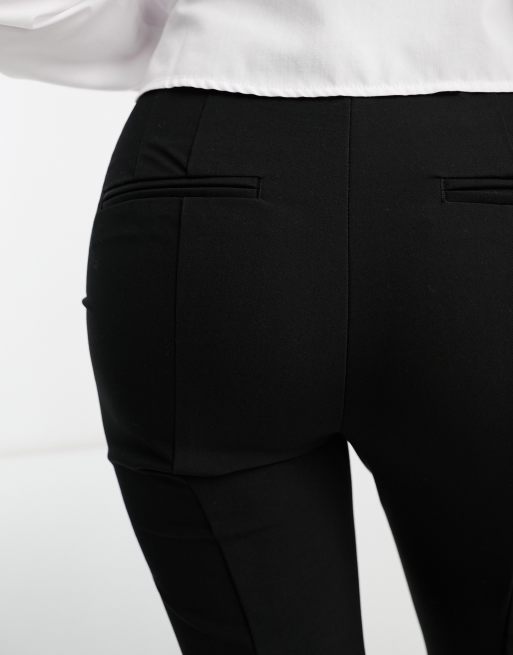Vero Moda Petite – Czarne dopasowane spodnie z rozszerzanymi nogawkami, 3 z 4