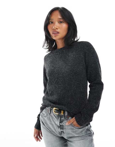 Vero Moda Petite round neck knitted jumper in black