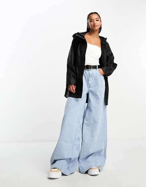 Vero Moda Petite – Czarny płaszcz przeciwdeszczowy z kapturem, 2 z 4