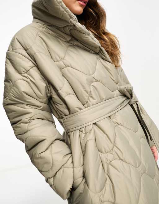 Vero Moda Petite - Doorgestikte hoogsluitende lange gewatteerde jas in stone , 4 van 4